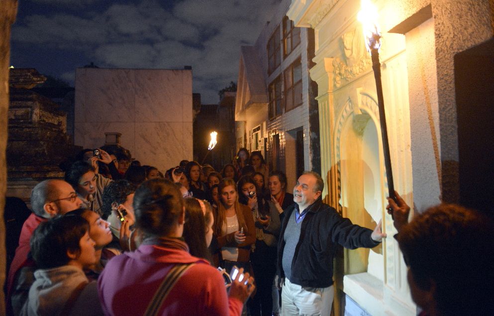 Tour por la necrópolis Notas ABC Color