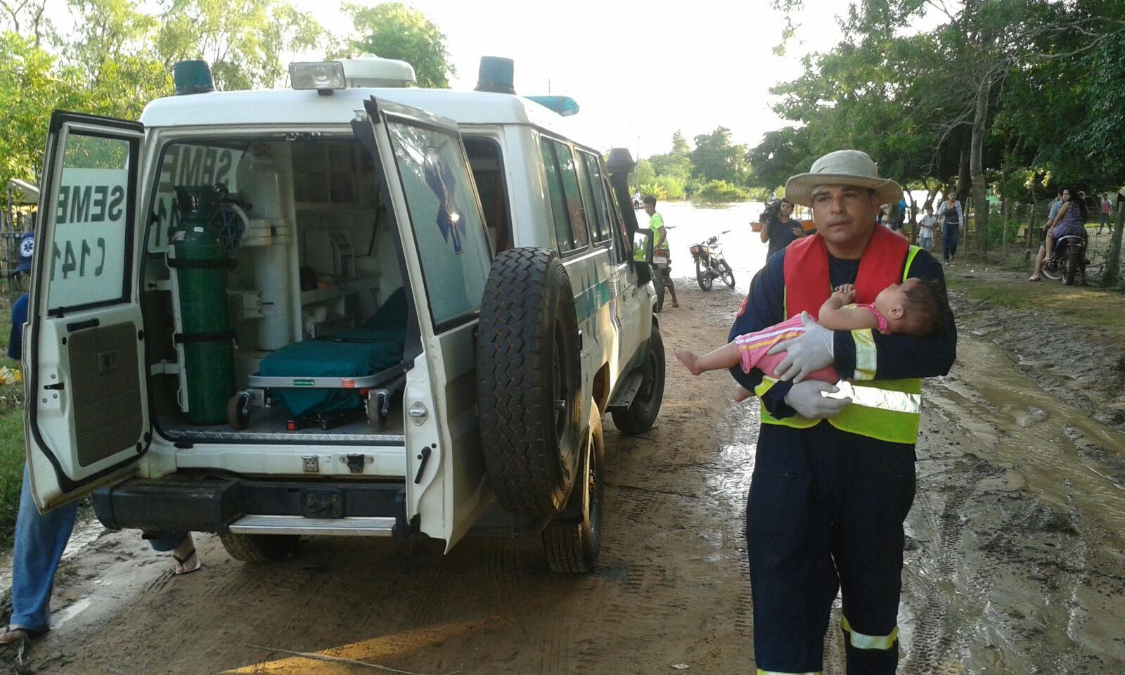 Rescatan a madre y su bebé en San Pedro - Nacionales - ABC Color
