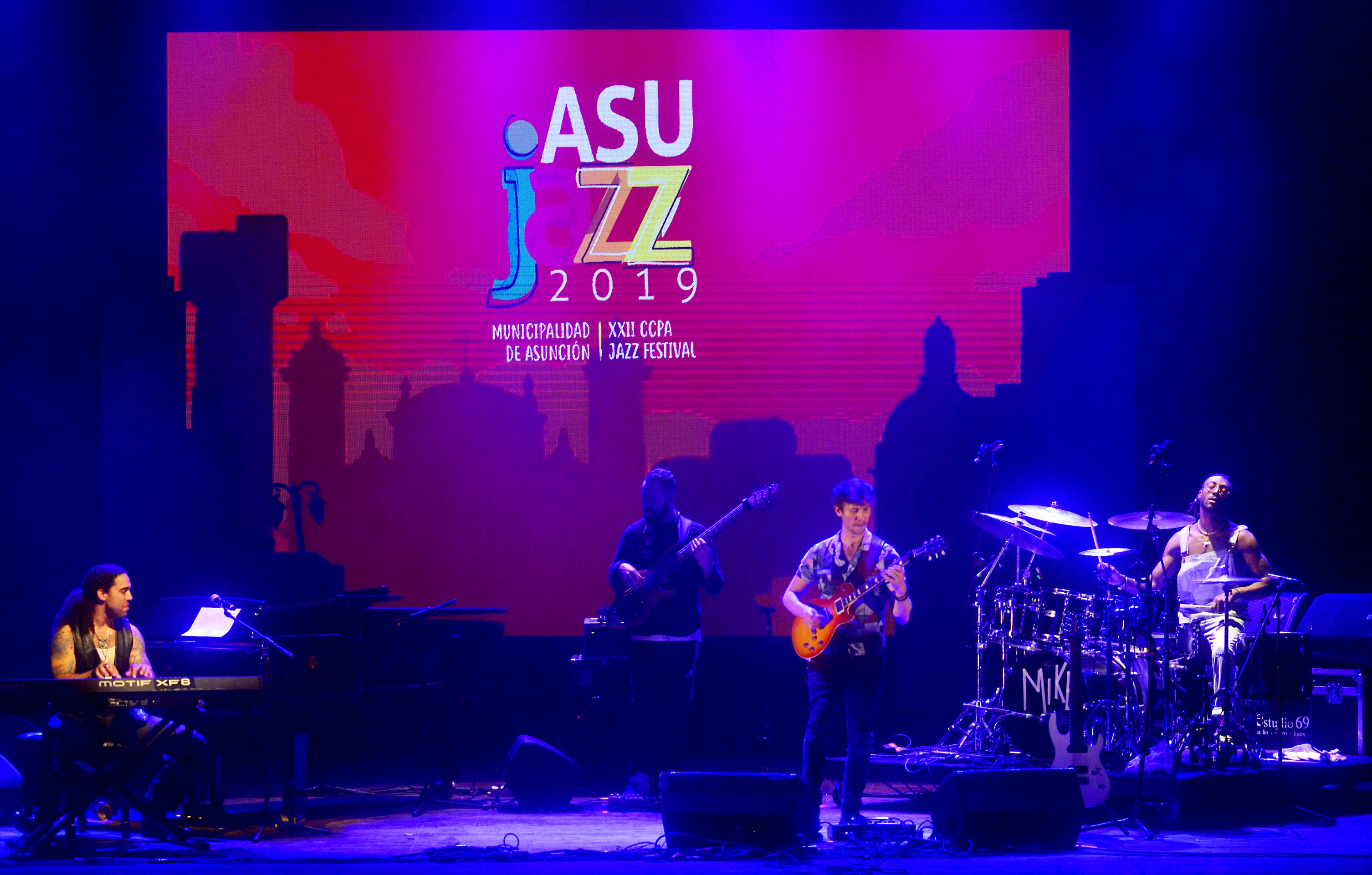El pianista estadounidense Cameron Graves cerró el Asujazz 2019 junto con su explosivo cuarteto.