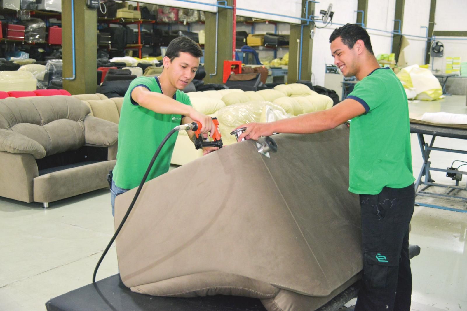 Sofás “made in Paraguay” con calidad internacional ABC Color