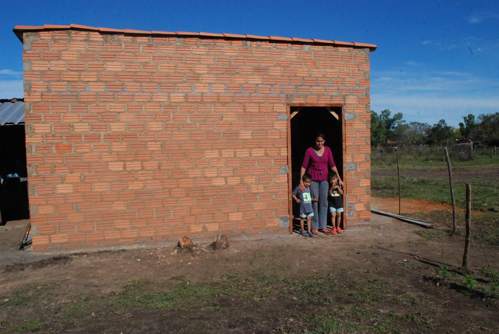 Construyen vivienda a familia que vive en extrema pobreza - Nacionales ...