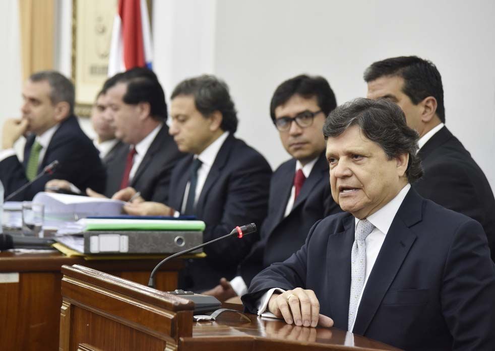 La presión no es mala, lo malo es el sometimiento del fiscal, dice postulante Judiciales y