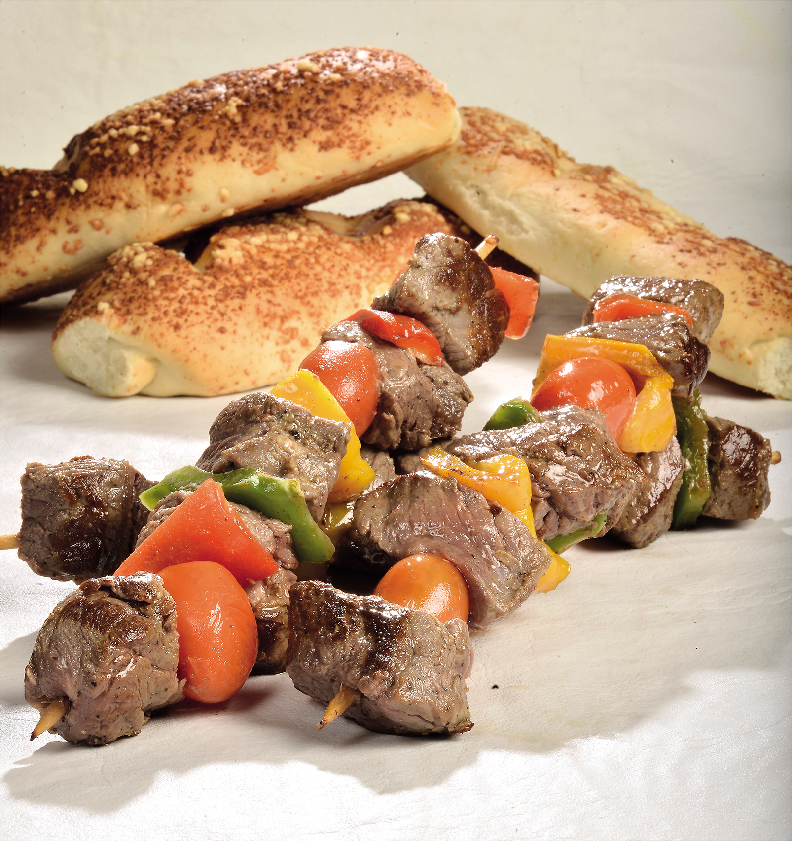 Brochettes de carne y verduras