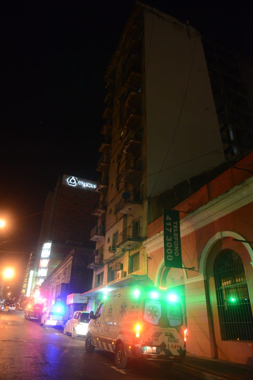 Dio a luz en el interior de un baño - Nacionales - ABC Color