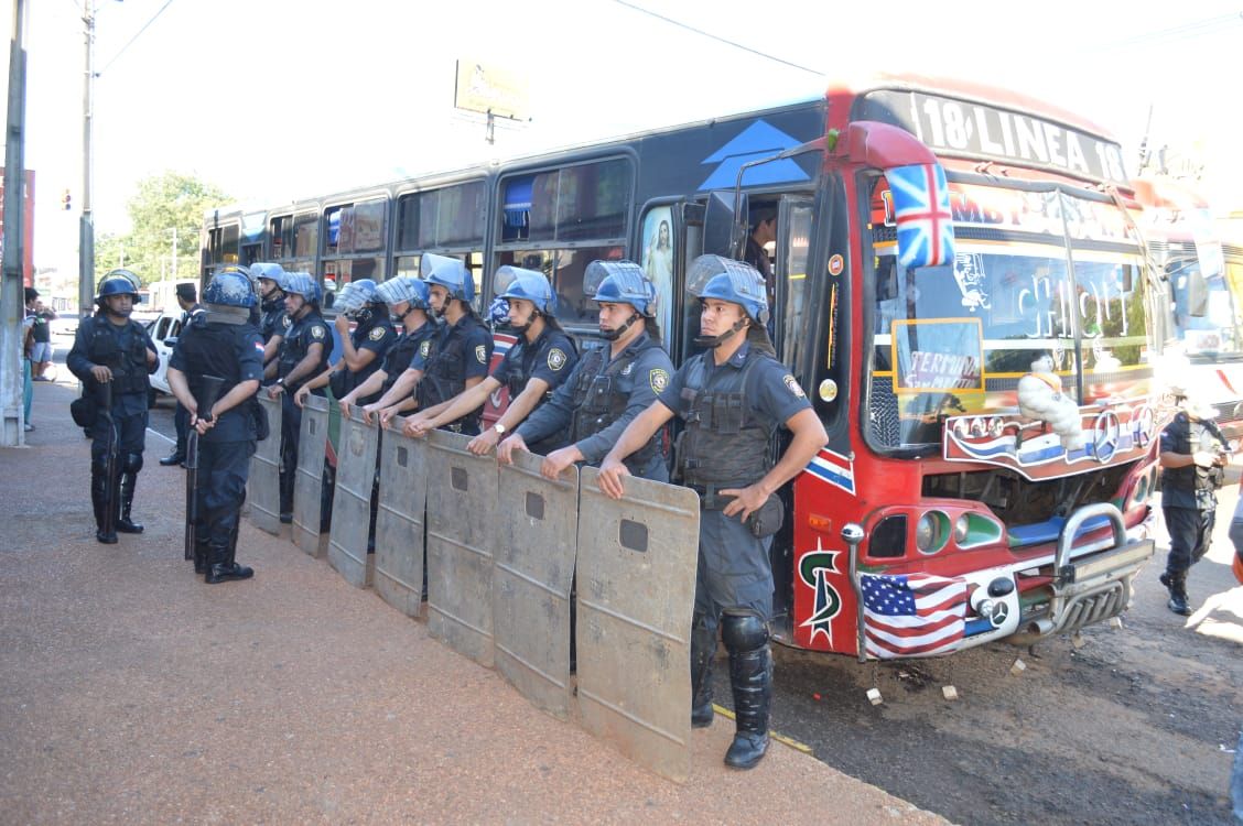 Retienen colectivo de la Línea 18 en Capiatá Nacionales ABC Color