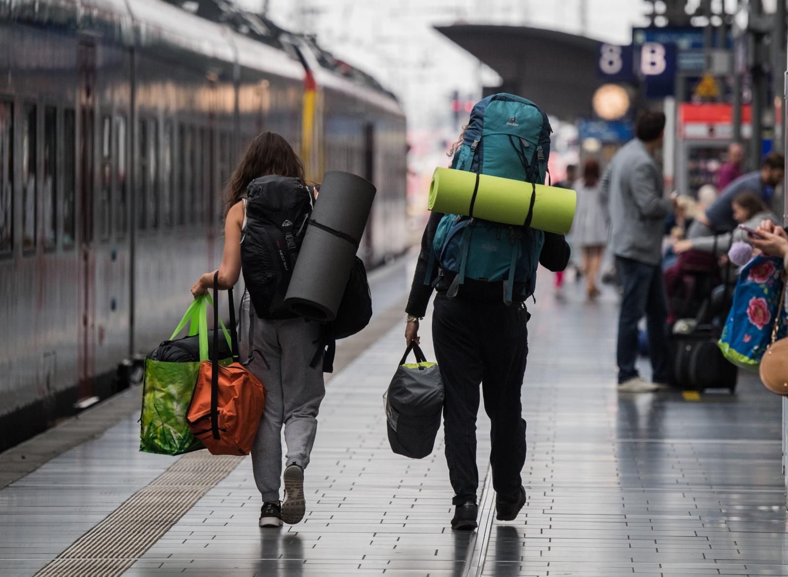 Miles de jóvenes europeos viajan gratis por el continente - Viajes ...