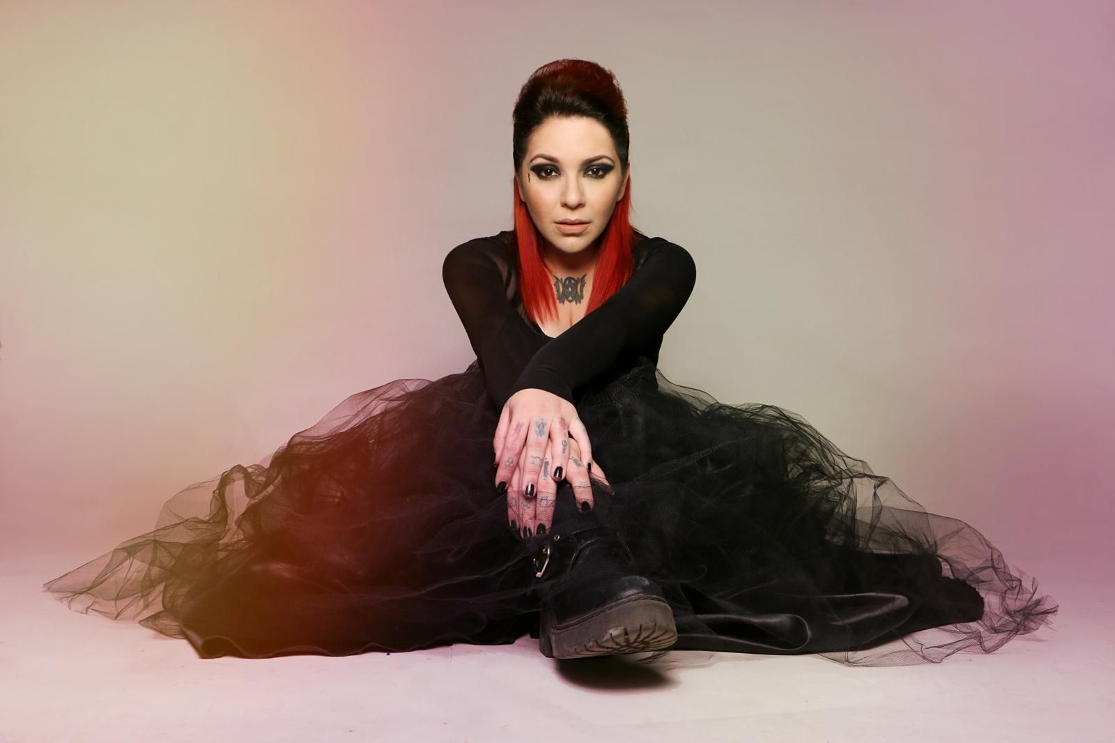 Andrea Valobra canta en Manzana Abierta Música ABC Color