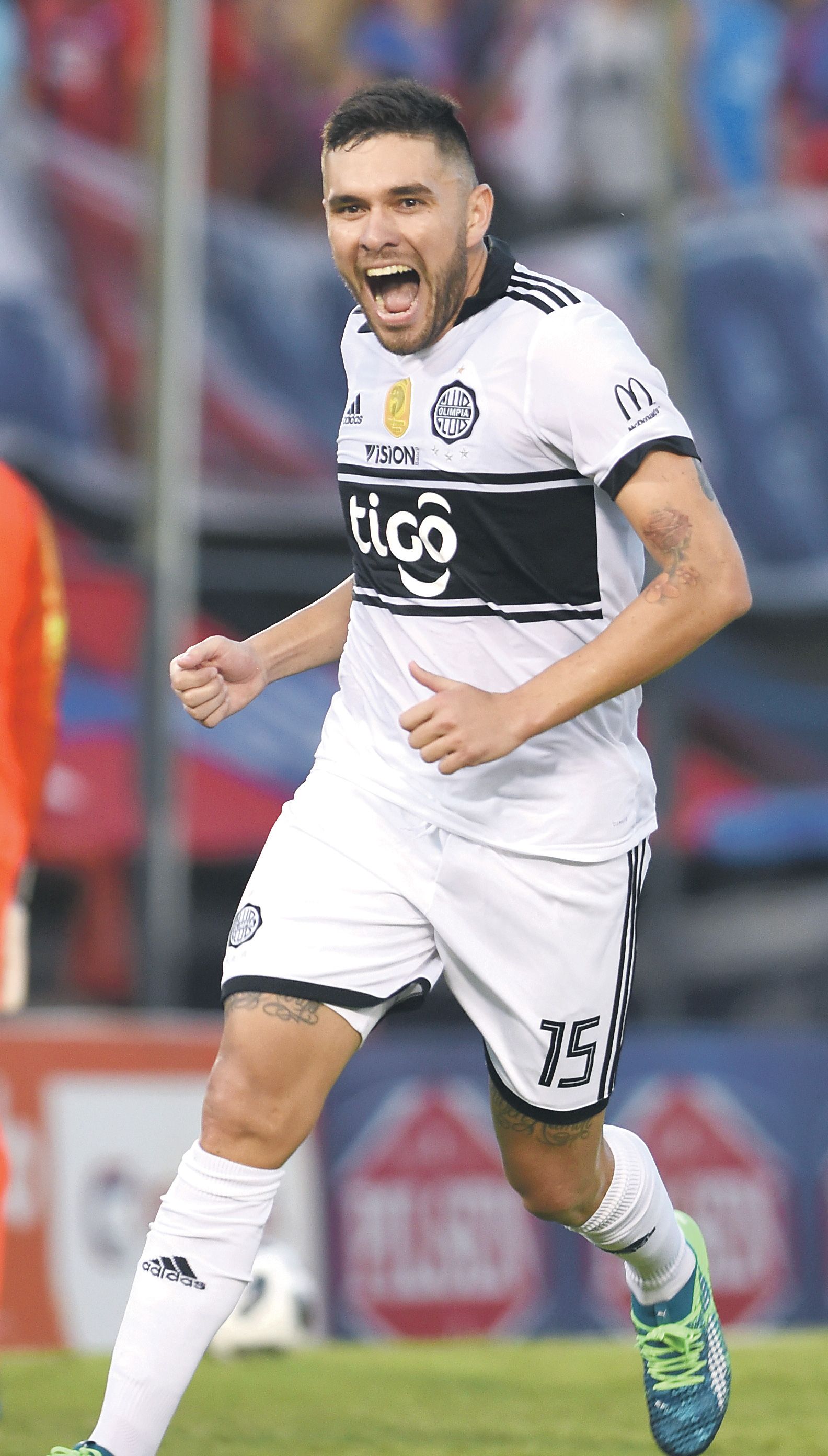 El goleador renovó Fútbol ABC Color