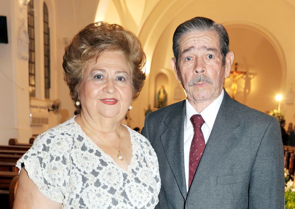 Celebran felices bodas de diamante Sociales ABC Color