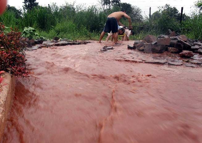 Aguas inundan casas en Salto del Guairá - 3 Fronteras - ABC Color