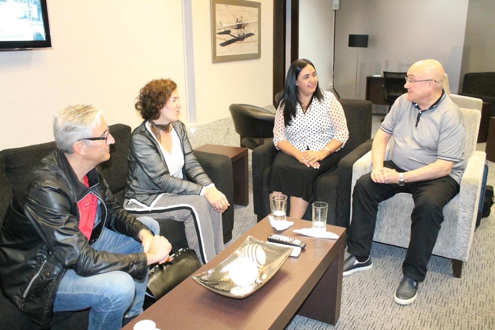 Dos lenguas se darán la mano Nacionales ABC Color