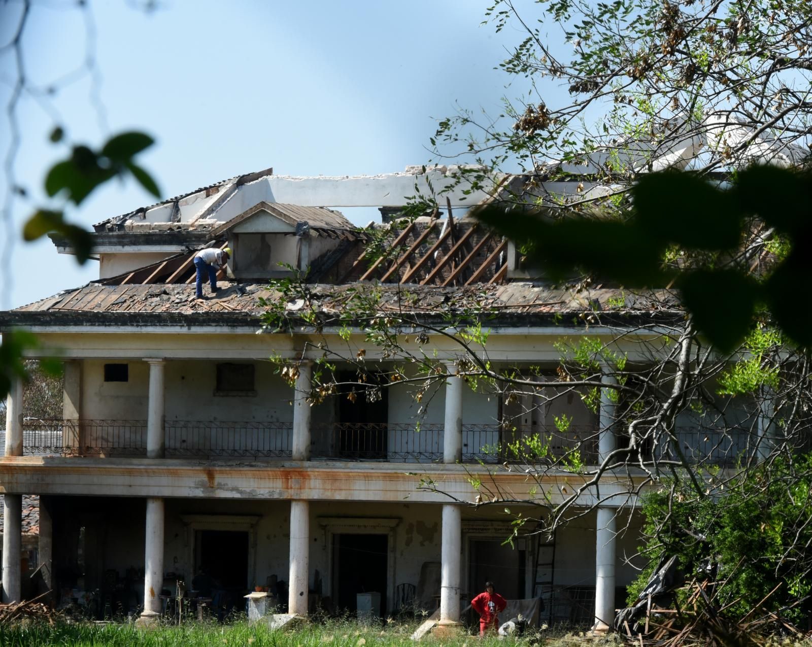 Comienzan a destechar la mansión de Stroessner Nacionales ABC Color