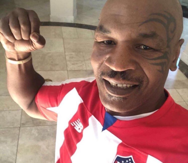 Mike Tyson se pone la camiseta del Junior - Fútbol - ABC Color